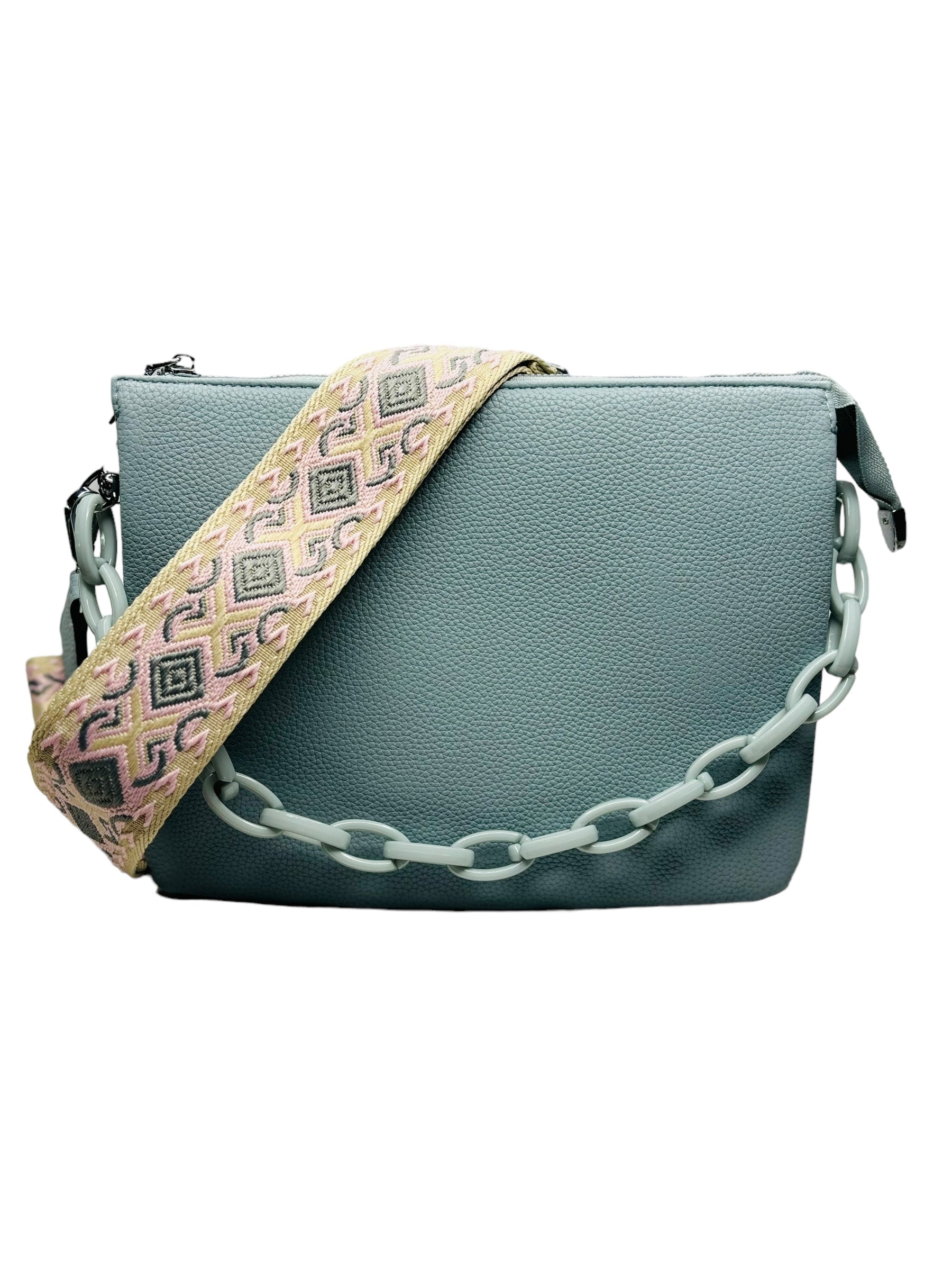 A blue crossbody bag featuring a stylish chain strap, perfect for casual outings and everyday use.