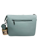  A blue crossbody bag featuring a stylish chain strap, perfect for casual outings and everyday use.